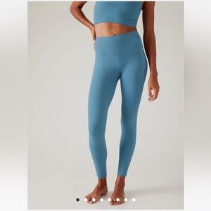 Athleta Salutation Stash 7/8 Tight